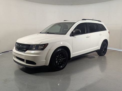 Used 2020 Dodge Journey SE w/ SE Popular Equipment Group FWD image 3