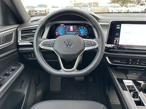 Certified 2024 Volkswagen Atlas Cross Sport SE w/ Panoramic Sunroof Package AWD/4WD image 17