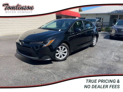 Used 2026 Toyota Corolla LE FWD image 1