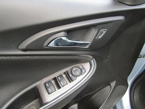 Used 2018 Chevrolet Malibu LT FWD image 17