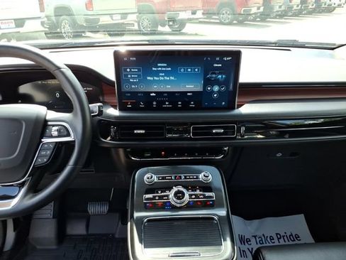 Used 2022 Lincoln Nautilus Reserve w/ Equipment Group 202A AWD/4WD image 12