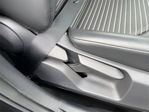 Used 2023 Toyota Camry SE image 32