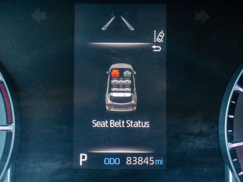 Used 2022 Toyota Highlander LE image 34