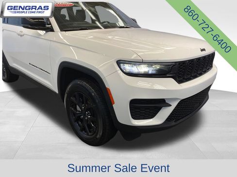 Certified 2025 Jeep Grand Cherokee Altitude AWD/4WD image 49