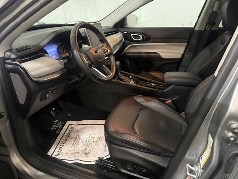 Used 2022 Jeep Compass Limited image 19