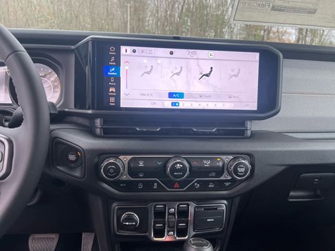 New 2026 Jeep Gladiator Sport image 20