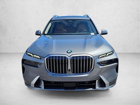 Certified 2025 BMW X7 xDrive40i w/ Premium Package AWD/4WD image 2