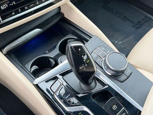 Used 2021 BMW 530i w/ Convenience Package image 29