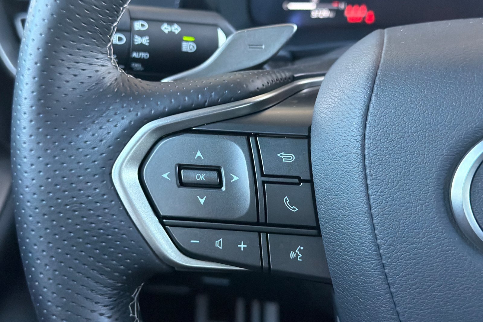 Used 2026 Lexus IS 350 F Sport w/ Accessory Package Z1 RWD image 29