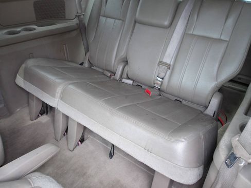 Used 2013 Chrysler Town & Country Touring-L w/ Driver Convenience Group FWD image 21