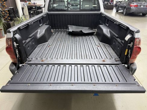 Used 2012 Toyota Tacoma 2WD Regular Cab image 9