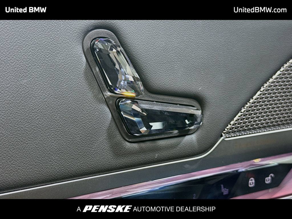 Certified 2025 BMW 740i w/ Premium Package RWD image 10