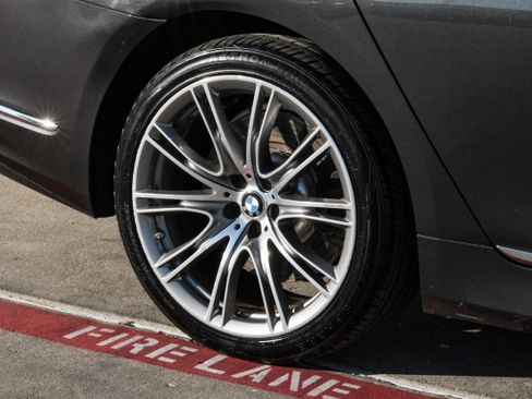 Used 2021 BMW 750i xDrive image 62