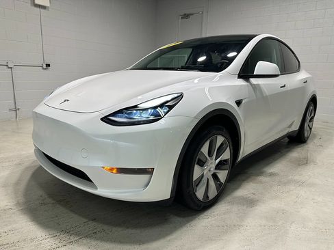 Used 2023 Tesla Model Y Long Range AWD/4WD image 19