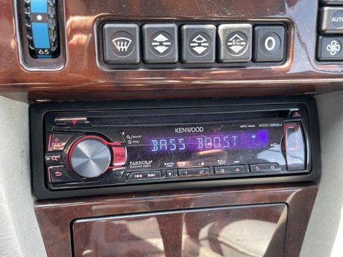 Used 1994 Mercedes-Benz E 320 Convertible image 19