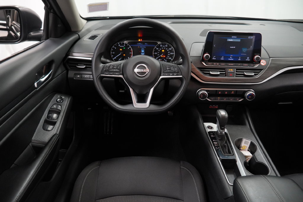Used 2025 Nissan Altima 2.5 SV FWD image 12