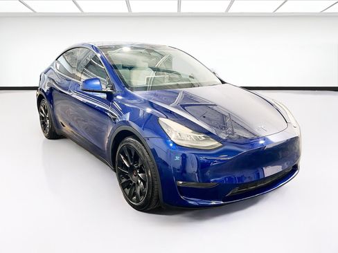 Used 2022 Tesla Model Y Long Range AWD/4WD image 3