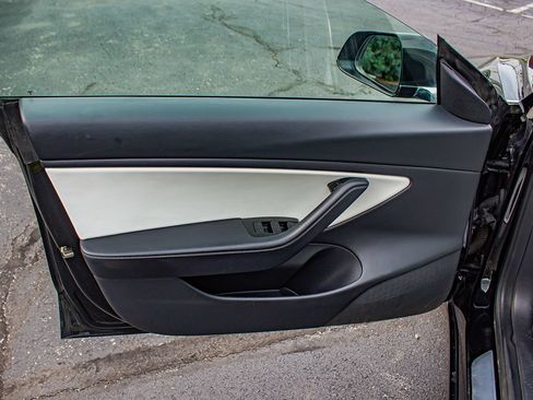 Used 2020 Tesla Model 3 Standard Range Plus RWD image 13