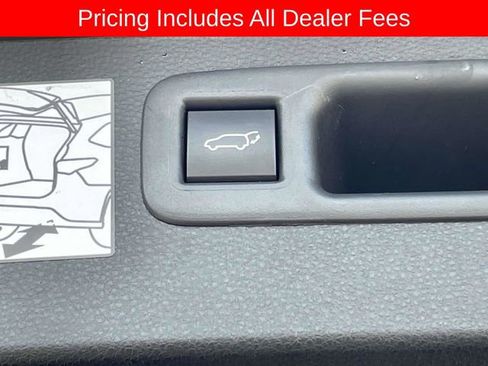 Used 2024 Toyota Highlander XLE AWD/4WD image 14
