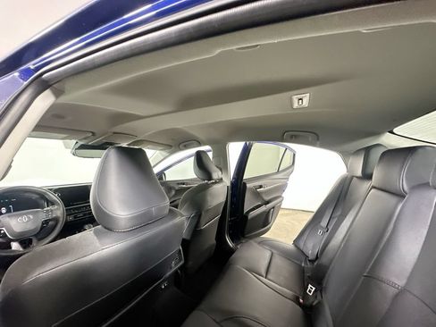 Used 2025 Toyota Camry XLE FWD image 13