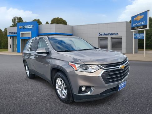 Used 2018 Chevrolet Traverse LT image 2