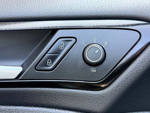 Used 2015 Volkswagen GTI SE w/ Lighting Package (SEL) FWD image 24