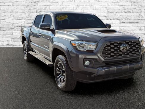 Used 2020 Toyota Tacoma TRD Sport w/ TRD Premium Sport Package RWD image 4