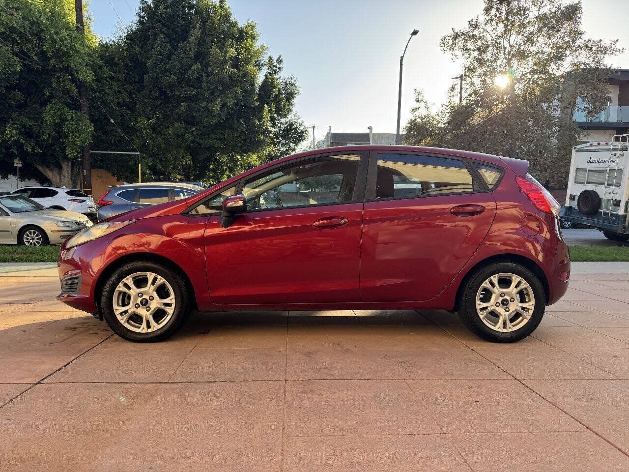 Used 2015 Ford Fiesta SE FWD image 3