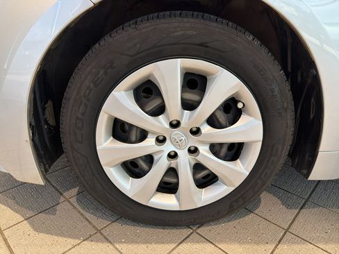 Used 2022 Toyota Corolla LE FWD image 9