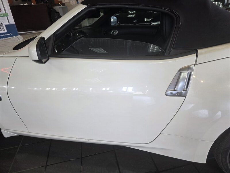 Used 2015 Nissan 370Z Touring Sport RWD image 27
