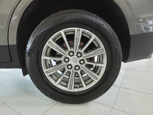 Used 2018 Cadillac XT5 Luxury w/ Driver Awareness Package AWD/4WD image 11