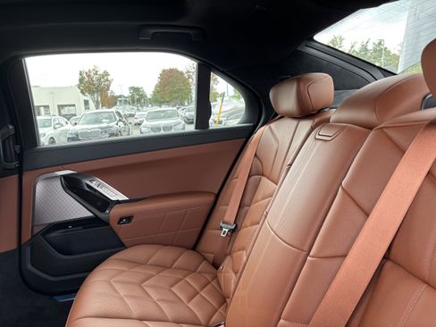 New 2026 BMW 750e xDrive AWD/4WD image 33