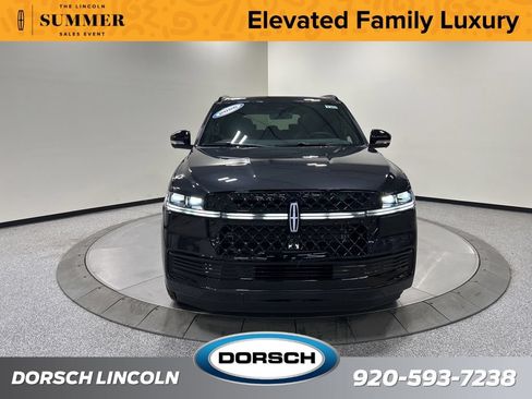 New 2026 Lincoln Navigator Reserve w/ Jet Appearance Package AWD/4WD image 2