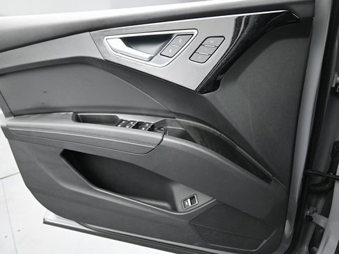 Used 2025 Audi Q4 e-tron Premium Plus w/ Premium Plus image 25