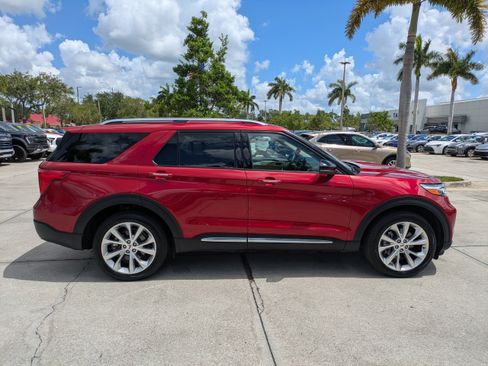 Certified 2022 Ford Explorer Platinum w/ Technology Package AWD/4WD image 3