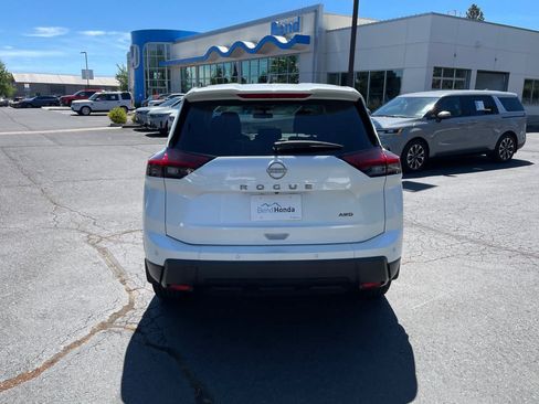 Used 2024 Nissan Rogue S AWD/4WD image 4
