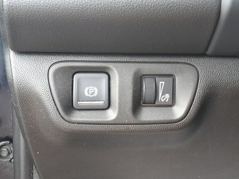 Used 2021 GMC Acadia SLE w/ Driver Convenience Package FWD image 16