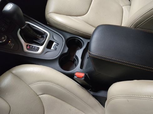 Used 2016 Jeep Cherokee Limited w/ Luxury Group image 26