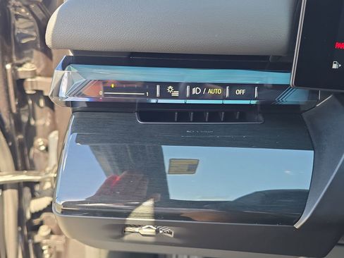 Used 2025 BMW 540i xDrive image 21