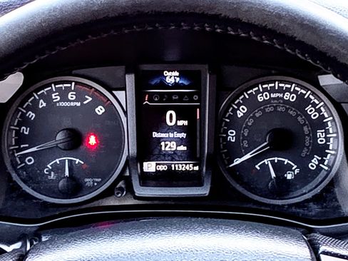 Used 2018 Toyota Tacoma TRD Off-Road w/ Technology Package AWD/4WD image 23