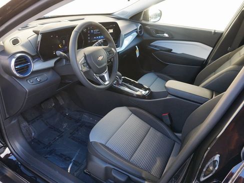 New 2026 Chevrolet Trax LT w/ Driver Confidence Package image 9