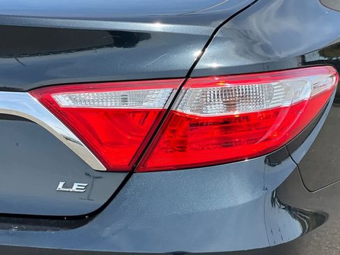 Used 2015 Toyota Camry LE FWD image 29