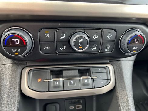 Used 2023 GMC Acadia Denali w/ Denali Ultimate Package AWD/4WD image 46