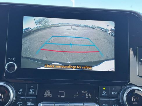 Used 2025 Toyota Highlander LE image 25