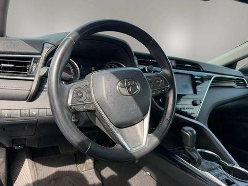 Used 2018 Toyota Camry XLE FWD image 11