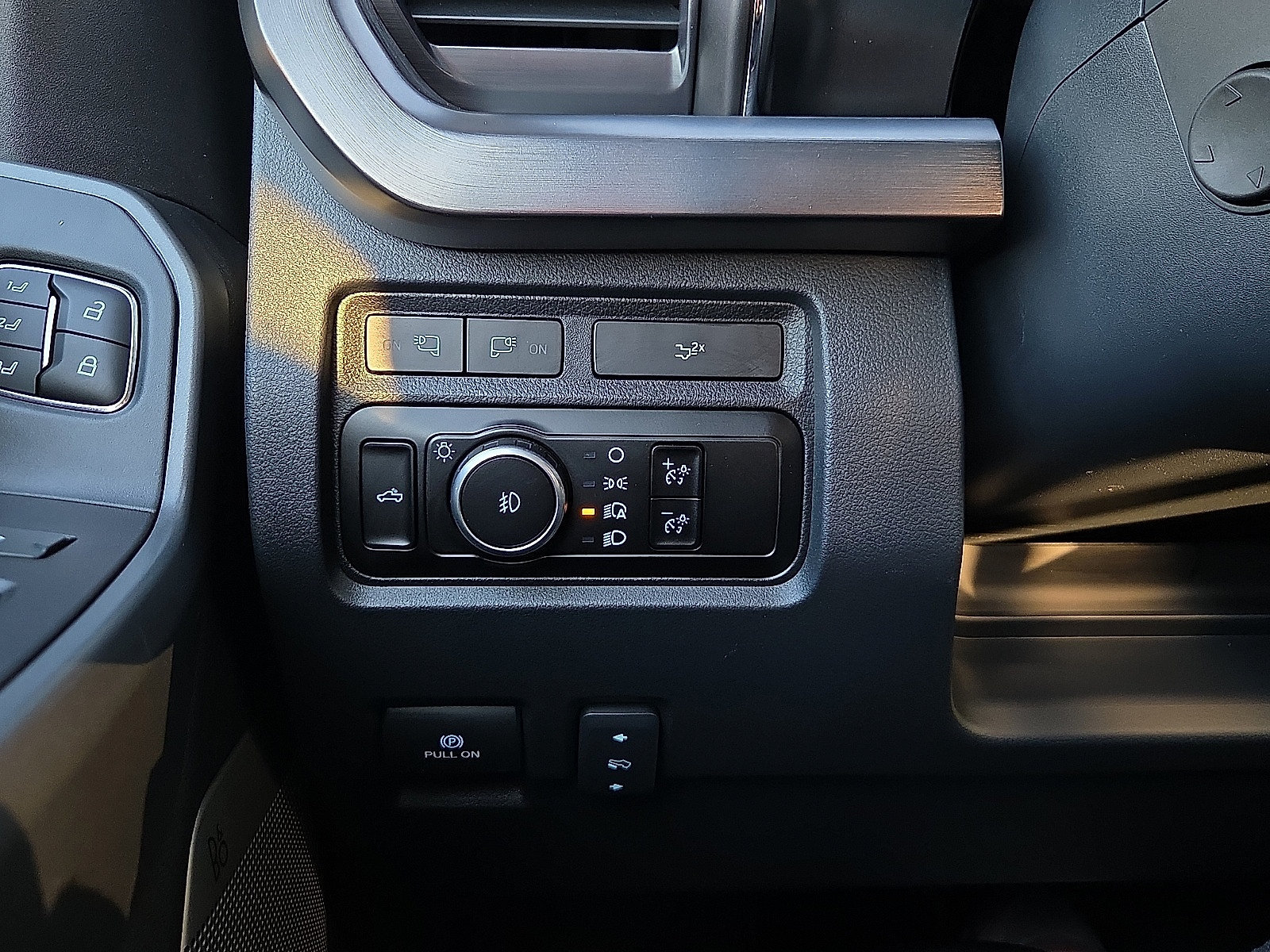 Certified 2023 Ford F250 Lariat w/ FX4 Off-Road Package AWD/4WD image 18