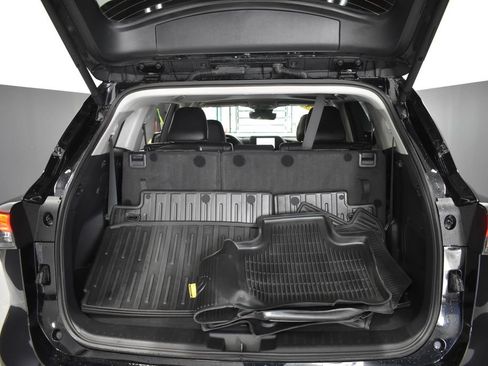 Used 2024 Toyota Highlander XLE AWD/4WD image 36