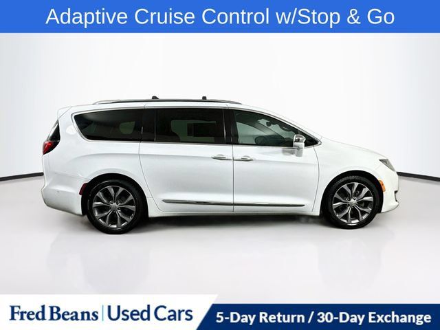 Used 2018 Chrysler Pacifica Limited w/ Tire & Wheel Group FWD image 11