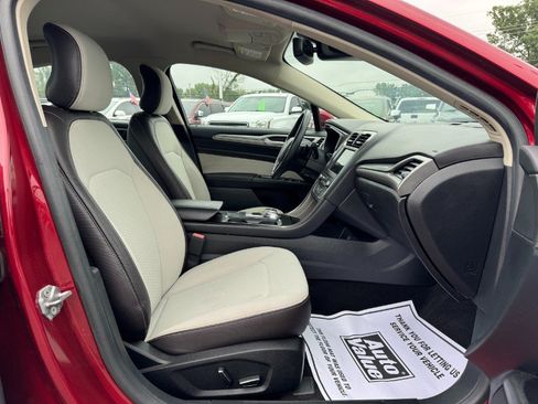 Used 2019 Ford Fusion SE w/ Equipment Group 151A FWD image 18