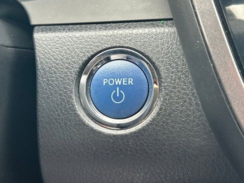 Used 2020 Toyota Camry XLE image 24